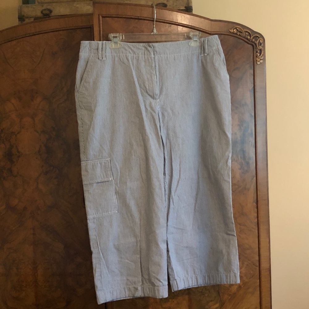 Chico’s 2.5 cargo stripe capris US size 14 Large